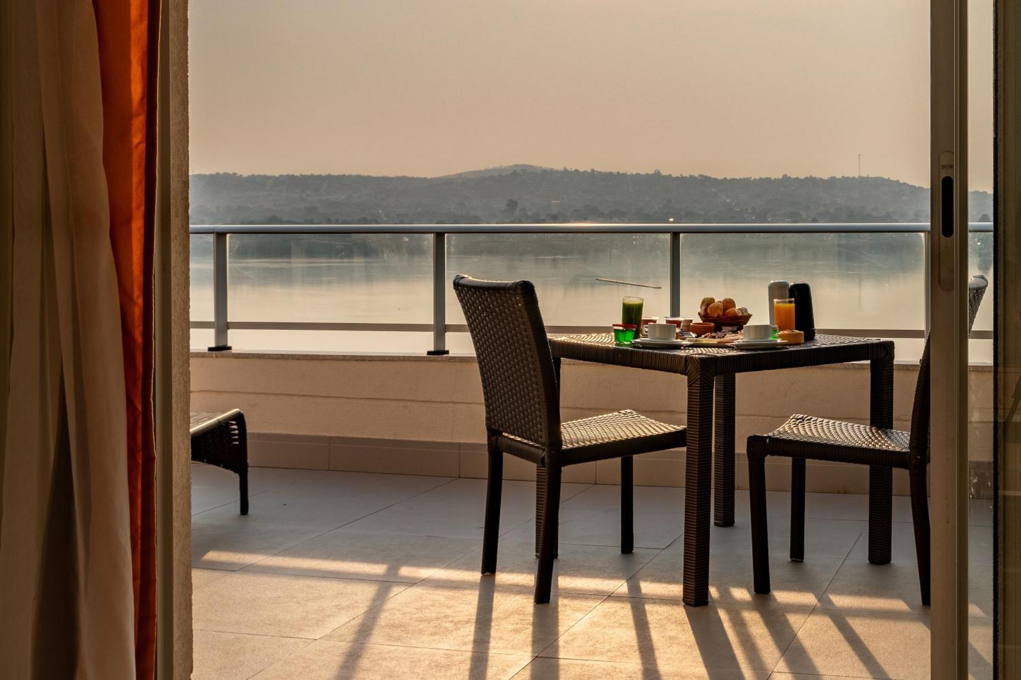 Esuites Lagoa Santa ลาโกอาซานตา ภายนอก รูปภาพ